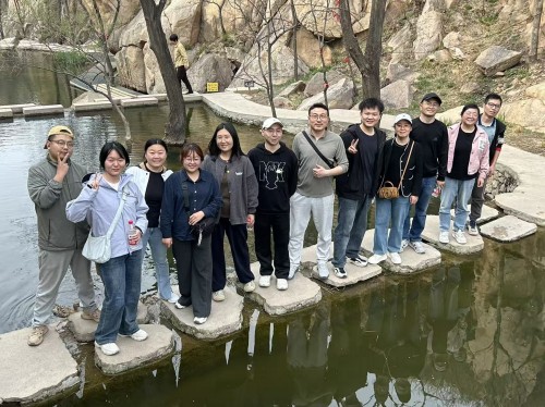 阳春三月 共赴九女峰 凝聚团队力量