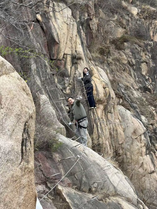 阳春三月 共赴九女峰 凝聚团队力量