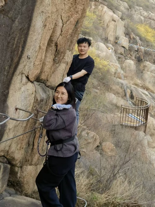 阳春三月 共赴九女峰 凝聚团队力量